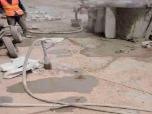 大余水泥混凝土路面板底注浆技术 路面脱空注浆整治方案